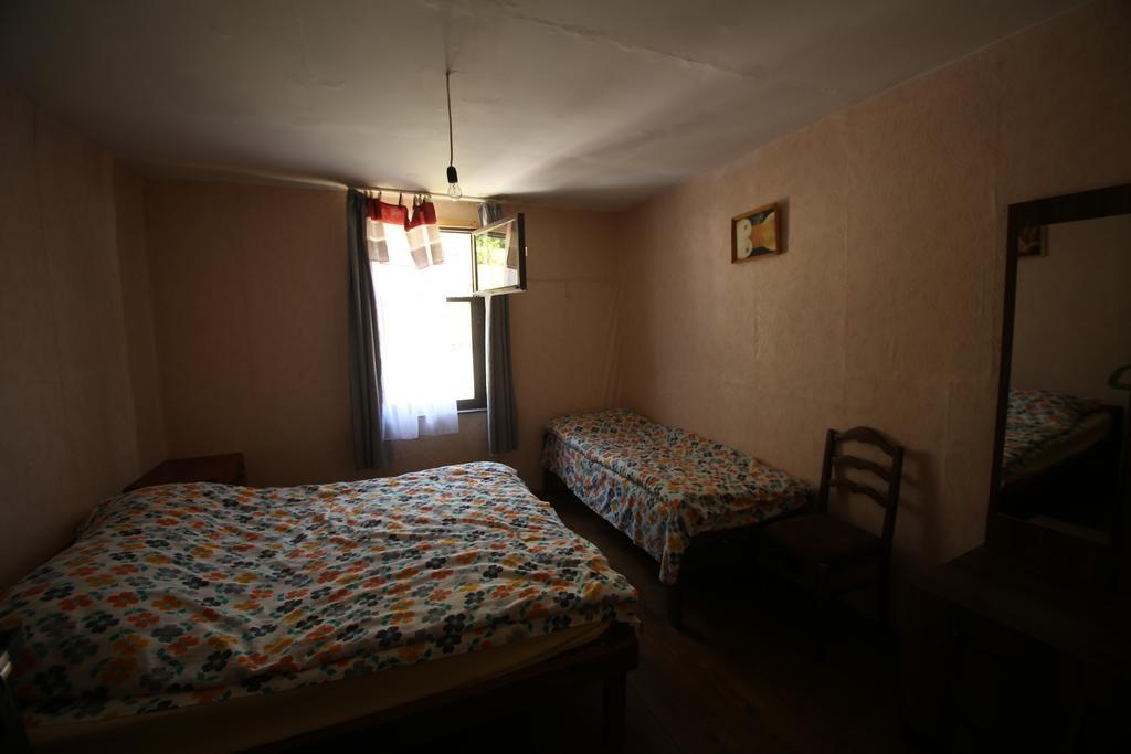 Korsha Guesthouse Roshka Exteriör bild